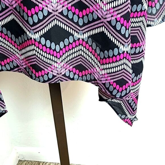 Cato Pink & Black Blouse with Geometric Designs, 3 Silver Circles, Size 18/20W - Picture 3 of 8